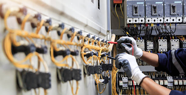 Professional Electrician technician working in Wyandotte, MI